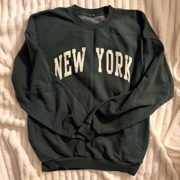 Brandy Melville x John Galt New York Graphic Sweater - Dark Green One Size NWOT - Picture 1 of 2